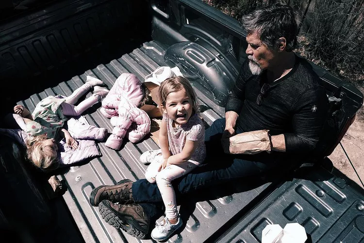 In a heartwarming display of family bonding, Hollywood actor Josh Brolin recently embarked on a memorable road trip with his two daughters. The rare photos of this delightful adventure were shared by his loving wife, Kathryn. As fans eagerly await glimpses into the personal lives of their favorite celebrities, these images provide a unique and intimate look into the life of Josh Brolin and his cherished moments with his daughters. Join us as we dive into the details of this road trip and explore the special bond that Josh Brolin shares with his beloved children